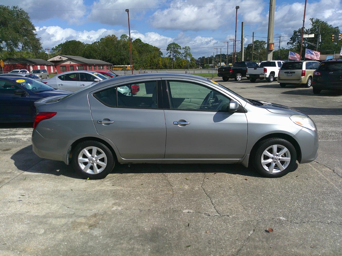 2014 GRAY NISSAN VERSA S; SL; SV (3N1CN7AP0EL) , located at 1200 Cassat Avenue, Jacksonville, FL, 32205, (904) 695-1885, 30.302404, -81.731033 - Photo#4